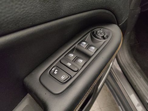 Used 2018 Jeep Compass Latitude FWD image 27