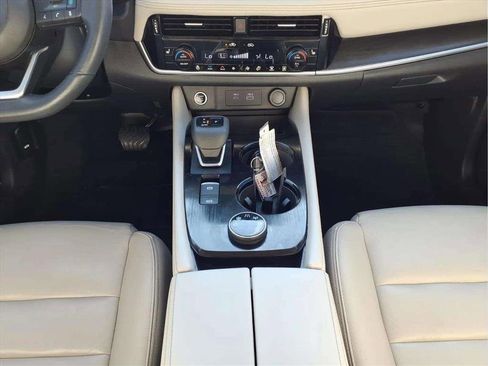 Used 2021 Nissan Rogue SL image 11