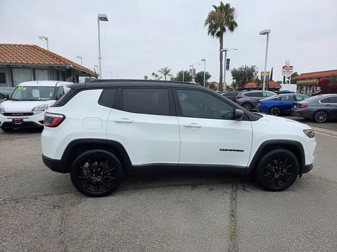 Certified 2022 Jeep Compass Latitude FWD image 4