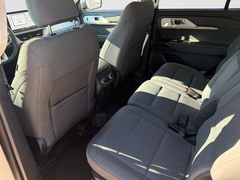 Used 2025 Ford Explorer Active AWD/4WD image 15