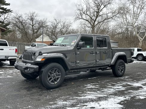 New 2026 Jeep Gladiator Sport image 23