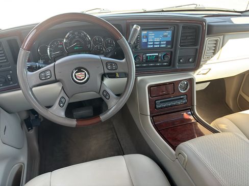 Used 2005 Cadillac Escalade EXT AWD/4WD image 13