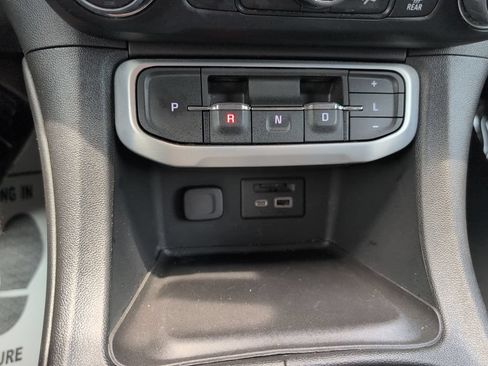 Used 2022 GMC Acadia SLT w/ Elevation Edition FWD image 22