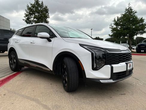 Used 2026 Kia Sportage LX FWD image 4