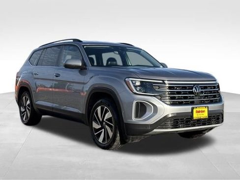 Used 2024 Volkswagen Atlas SE image 1