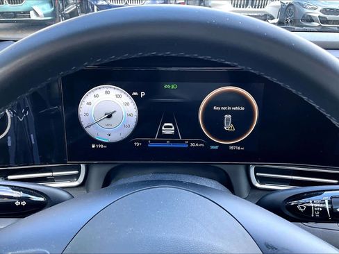 Used 2022 Hyundai Elantra Limited w/ Preferred Accessory Package image 26