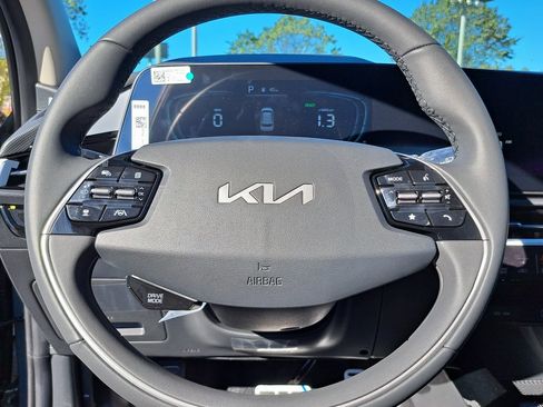 New 2025 Kia Niro EX Touring image 9