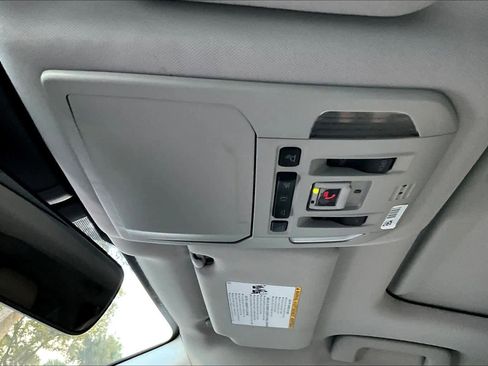 Used 2020 Toyota Highlander XLE image 33