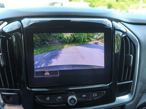 Used 2022 Chevrolet Traverse LT AWD/4WD image 37