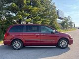 Used 2015 Chrysler Town & Country Touring-L w/ Driver Convenience Group image 4