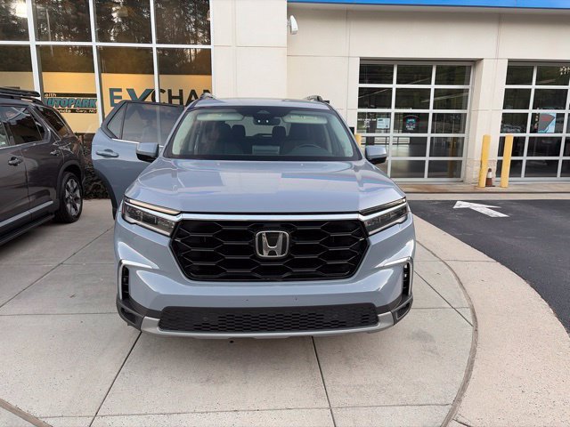 Certified 2025 Honda Pilot Touring image 13