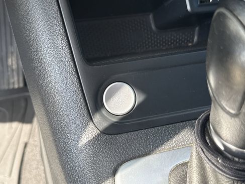 Used 2017 Volkswagen Tiguan S image 16