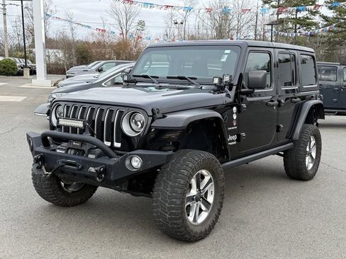 Used 2019 Jeep Wrangler Unlimited Sahara w/ Cold Weather Group image 9