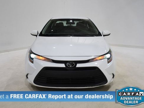 Used 2023 Toyota Corolla LE image 2