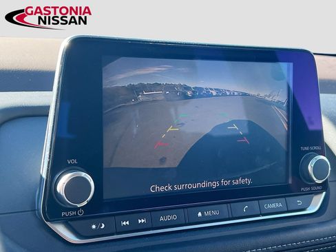 Used 2021 Nissan Rogue S FWD image 17