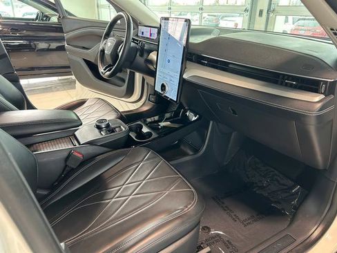 Used 2022 Ford Mustang Mach-E Select image 24