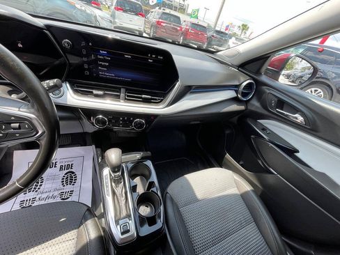 Used 2025 Chevrolet Trax LT w/ Driver Confidence Package FWD image 9