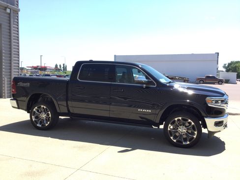 Used 2023 RAM 1500 Limited AWD/4WD image 4