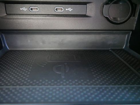 Certified 2022 Volkswagen Taos SE w/ Panoramic Sunroof Package AWD/4WD image 29