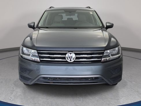 Used 2019 Volkswagen Tiguan SE w/ Panoramic Sunroof Package FWD image 2