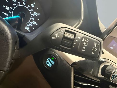 Used 2022 Ford Escape SE w/ SE Sport Appearance Package FWD image 17
