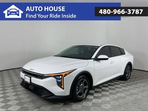 Used 2025 Kia K4 FWD image 1