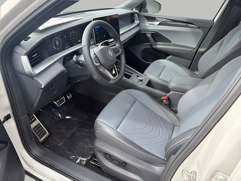 New 2026 Volkswagen Tiguan SE R-Line AWD/4WD image 11