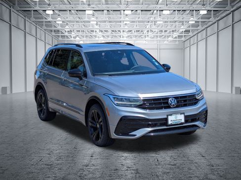 Used 2023 Volkswagen Tiguan SE R-Line AWD/4WD image 7