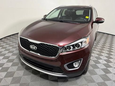 Used 2017 Kia Sorento EX FWD image 2