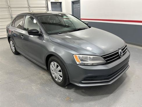 Used 2016 Volkswagen Jetta S image 2