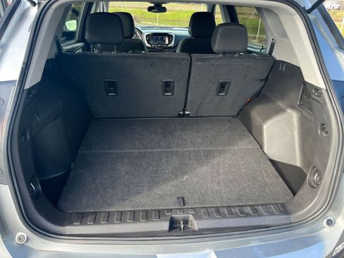 Used 2024 GMC Terrain SLE image 25