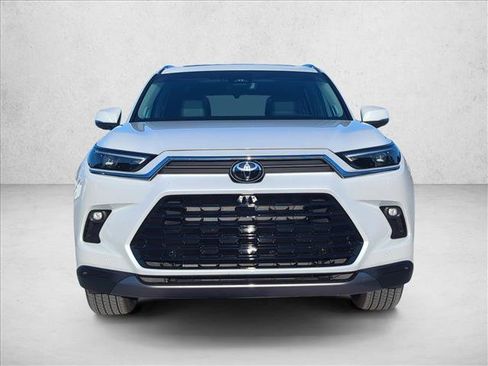 Used 2026 Toyota Grand Highlander Platinum image 2