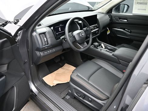 New 2026 Nissan Pathfinder SL image 12