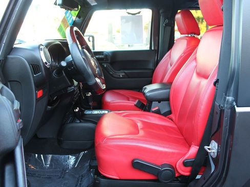 Used 2014 Jeep Wrangler Rubicon image 25