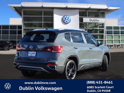 Certified 2023 Volkswagen Taos SE w/ Panoramic Sunroof Package image 4