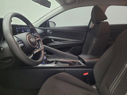 Used 2022 Hyundai Elantra SEL image 17