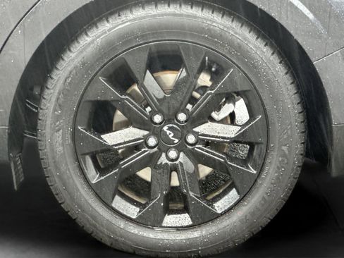 Used 2022 Kia Carnival SX Prestige image 29