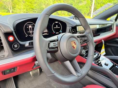 New 2026 Porsche Cayenne S image 9