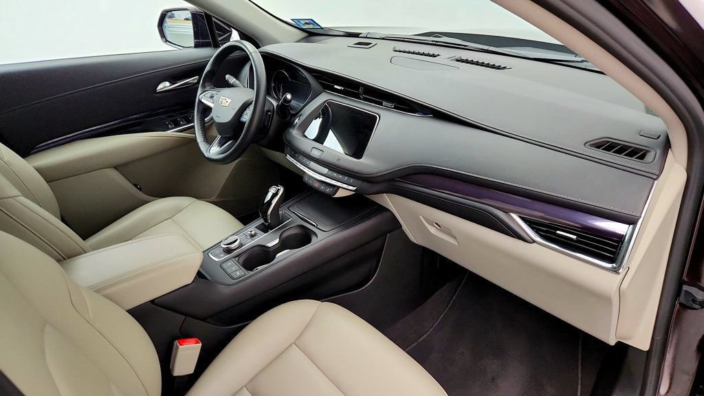 Used 2021 Cadillac XT4 Luxury w/ Cold Weather Package AWD/4WD image 26