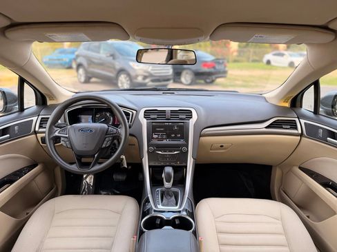 Used 2014 Ford Fusion SE FWD image 2