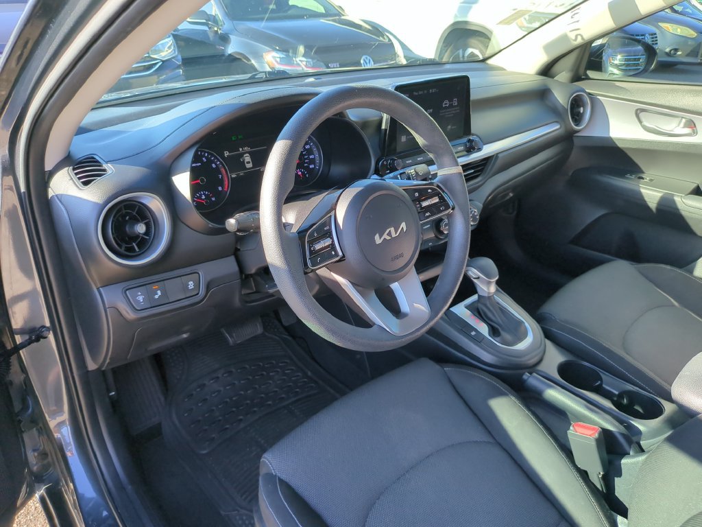 Used 2024 Kia Forte LXS w/ LXS Technology Package FWD image 8