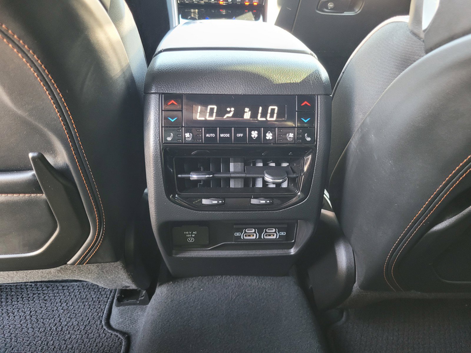 Used 2023 Jeep Grand Cherokee Summit AWD/4WD image 14