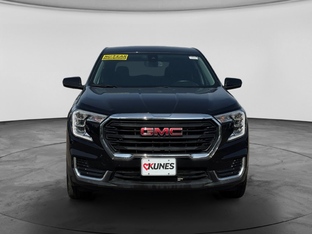 Used 2024 GMC Terrain SLE AWD/4WD image 2