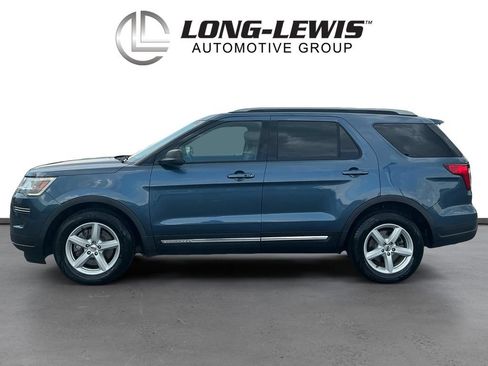 Used 2018 Ford Explorer XLT FWD image 2