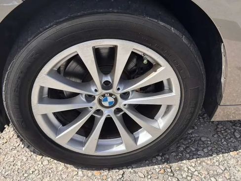 Used 2017 BMW 320i Sedan RWD image 21