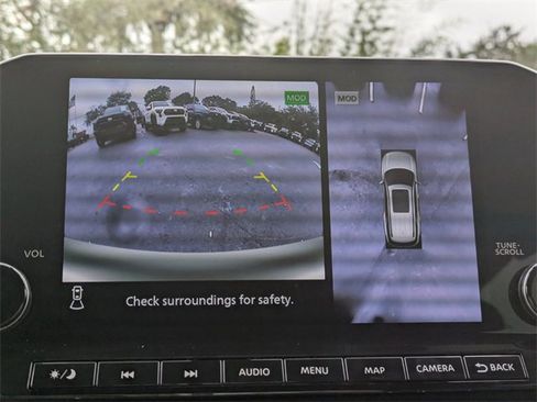 Used 2024 Nissan Pathfinder SL w/ Black Appearance Package image 22