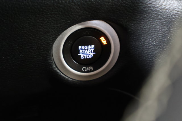 Used 2025 Chrysler Pacifica Limited FWD image 30