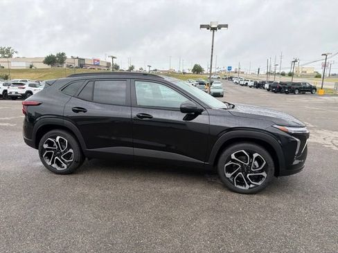 Used 2026 Chevrolet Trax RS w/ Sunroof Package FWD image 13