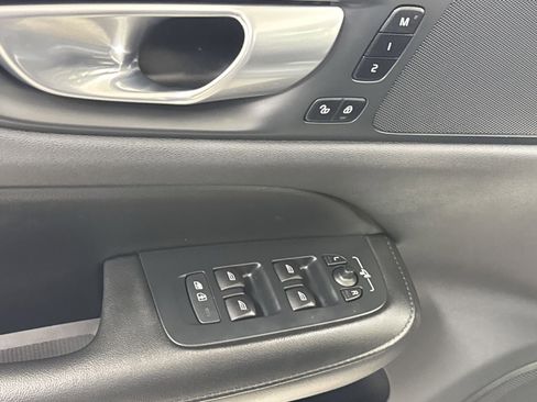 Used 2024 Volvo S60 B5 Plus image 19
