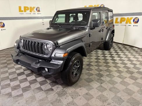 Used 2025 Jeep Wrangler Unlimited Sport AWD/4WD image 12